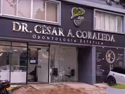 Dr. Cesar Cobaleda experto: Diseño de Sonrisa. Implantes Dentales, Ortodoncia, Blanqueamiento Dental, Lentes Cerámicos Ibague