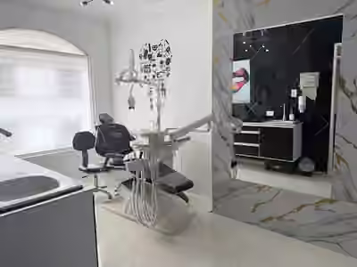 DRA VANESSA OROZCO ODONTOLOGIA ESTETICA - Diseño de Sonrisa - Rehabilitacion Oral - Cirugías Esteticas - Aclaramiento Dental