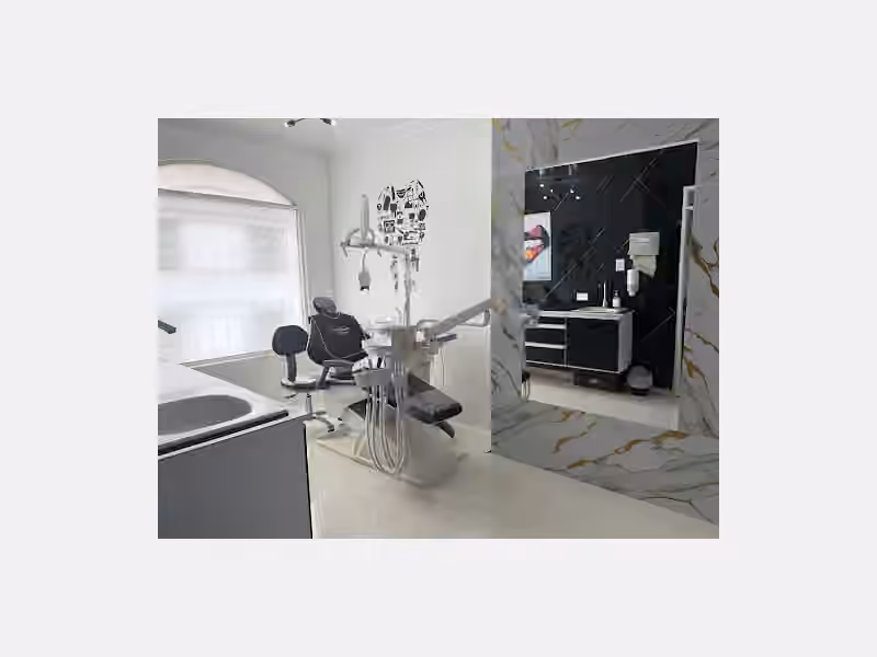DRA VANESSA OROZCO ODONTOLOGIA ESTETICA - Diseño de Sonrisa - Rehabilitacion Oral - Cirugías Esteticas - Aclaramiento Dental
