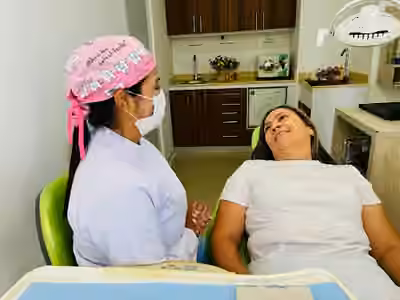 AUREA SMILE Diseño de Sonrisa, Smile Makeover Cartagena, Blanqueamiento, Implantes, Venner