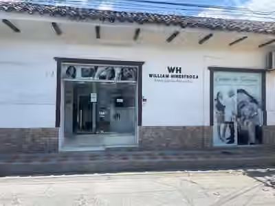 Dr. William Hinestroza clínica /Buga