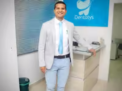 Odontología Dentotys - Carlos Guillen, Odontólogo ortodoncista
